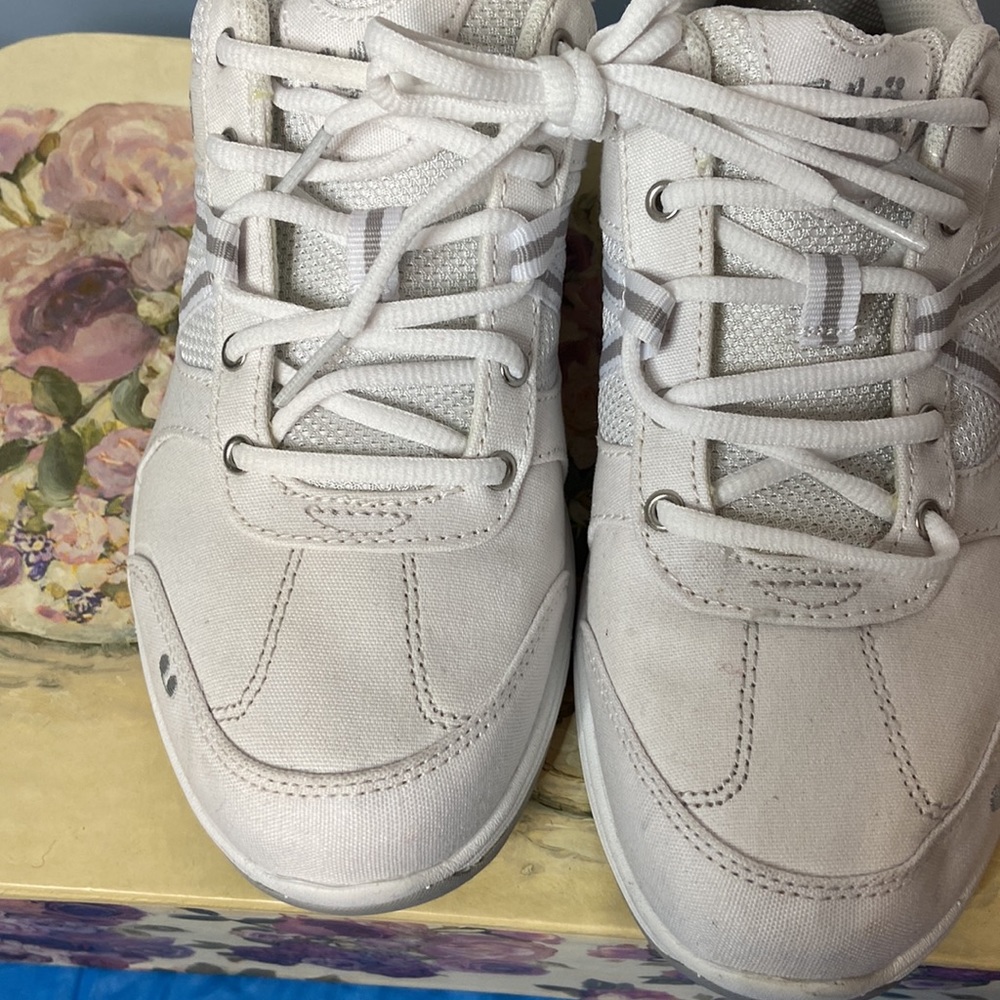 EUC Ryka walking shoes, white canvas, size 7.5 - Picture 2 of 7
